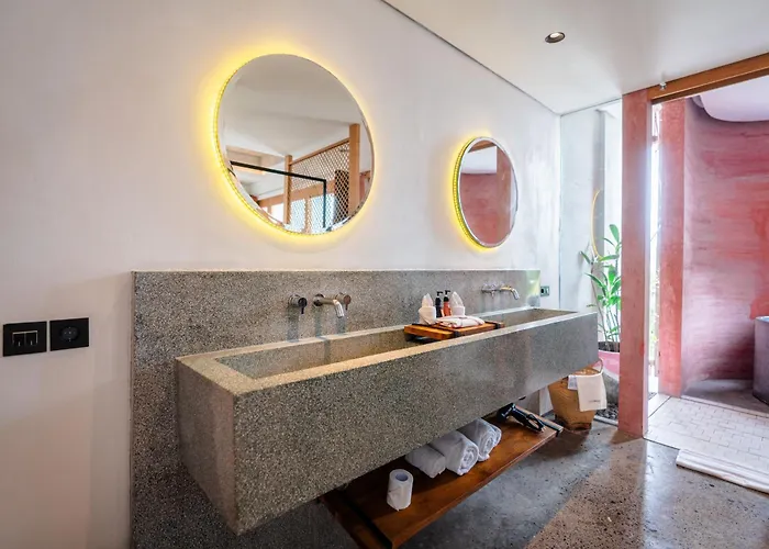 Shore Amora 5*